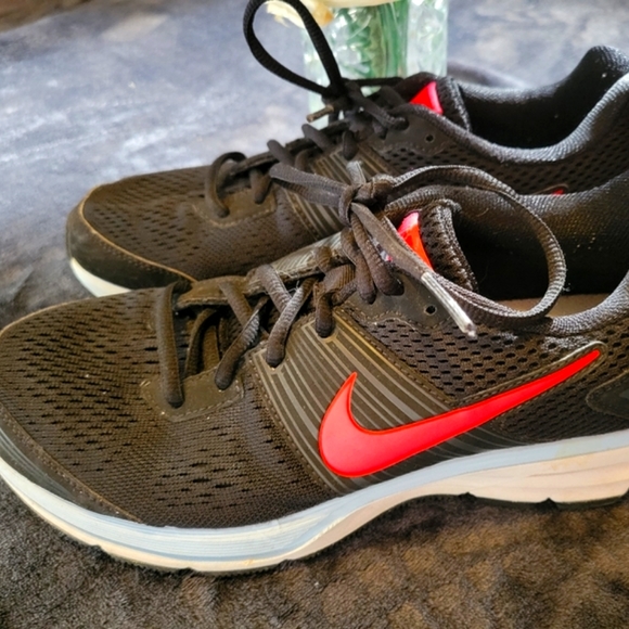 Nike Ladies Running Shoes 👟 - Picture 1 of 5